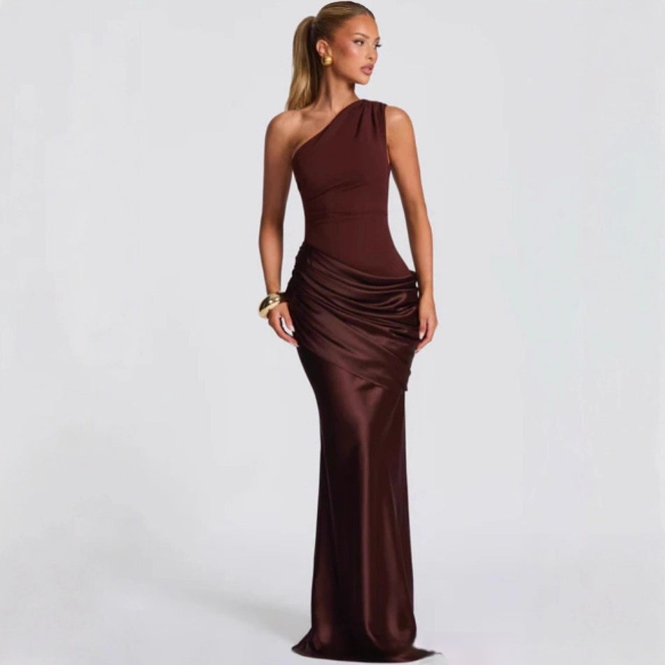 Robe longue asymétrique taille haute élégante