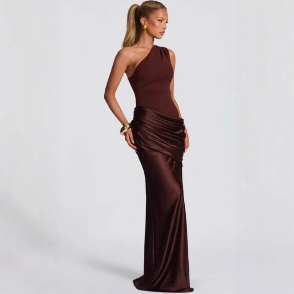 Robe longue asymétrique taille haute élégante