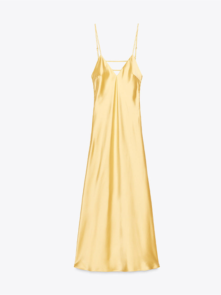 Robe fluide en soie satinée – Élégance intemporelle