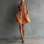 Mini-robe bandeau unie — Élégance minimaliste