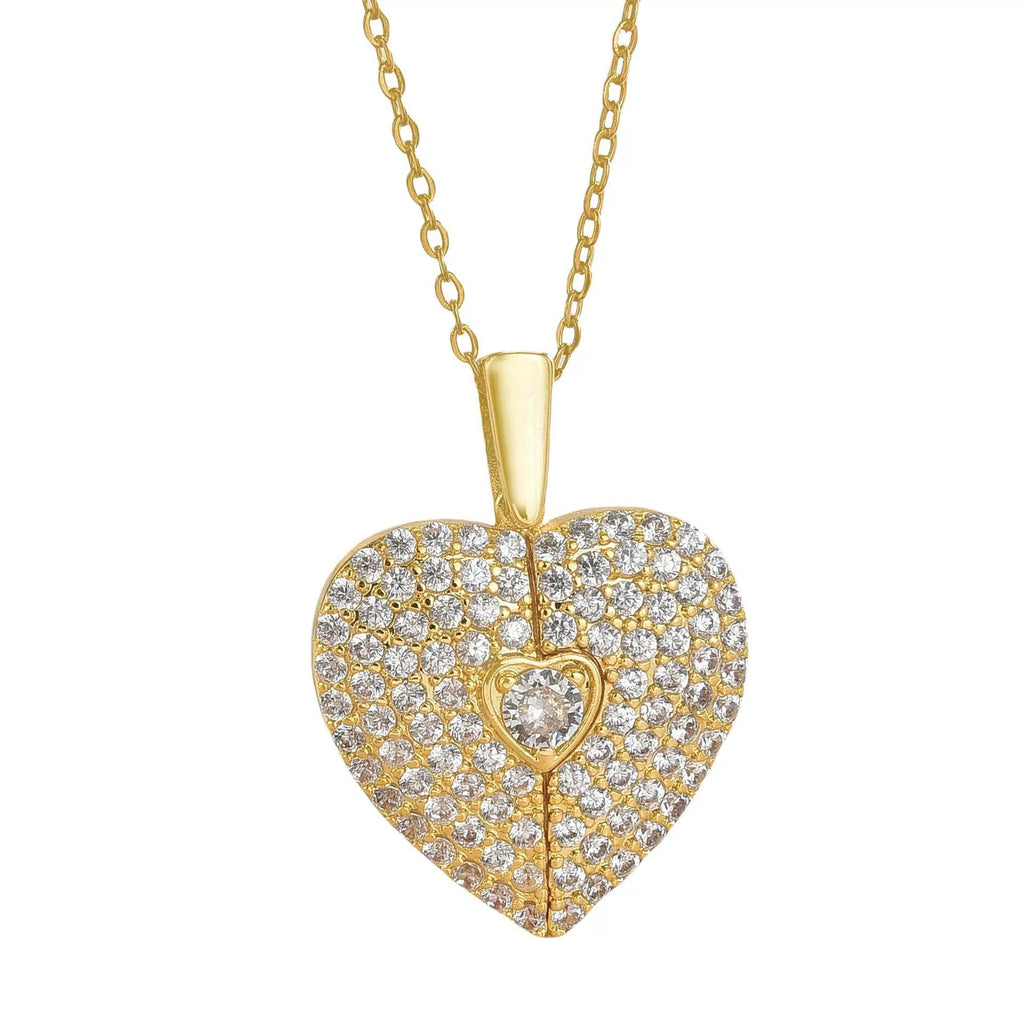 Collier avec pendentif en forme de cœur et ailes