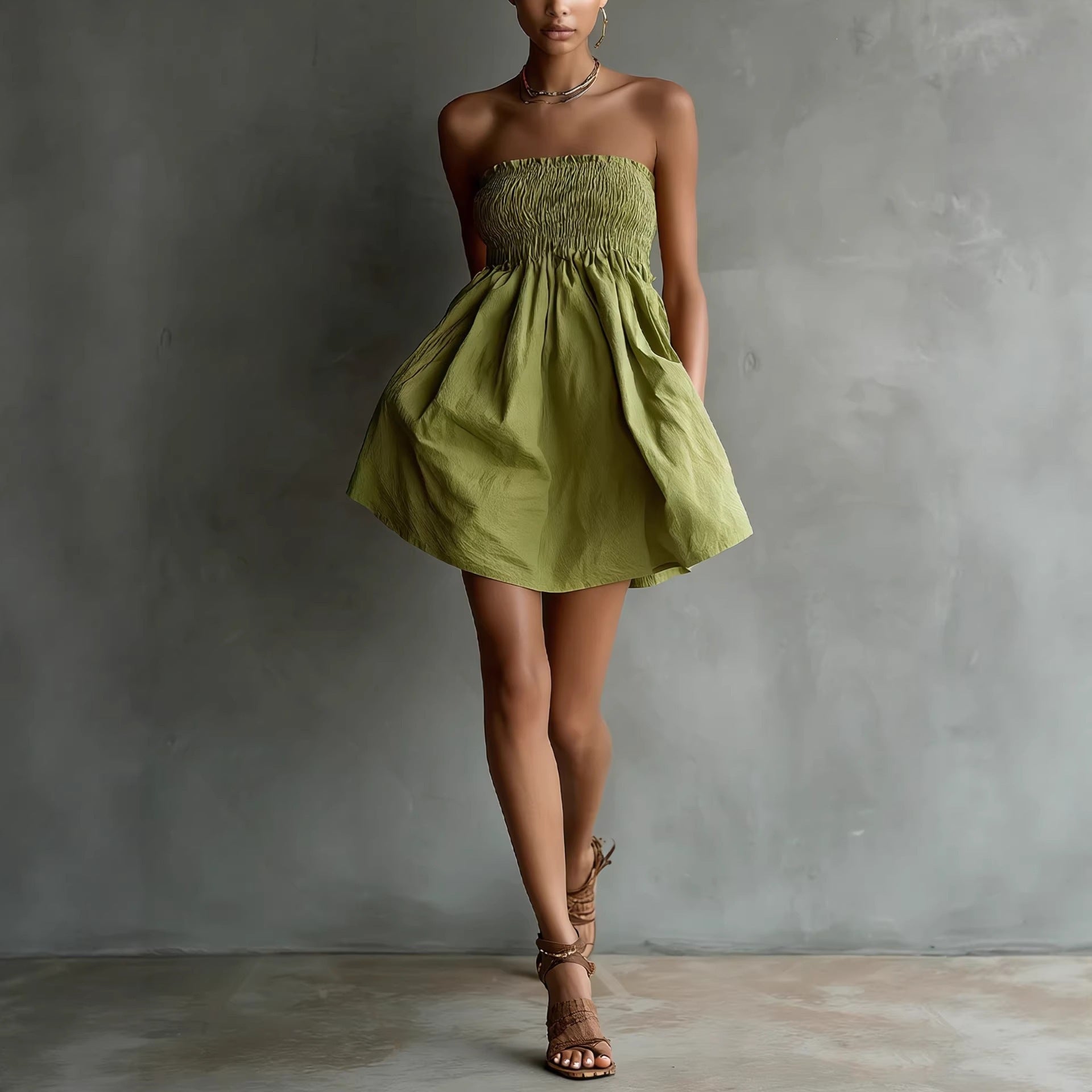 Mini-robe bandeau unie — Élégance minimaliste