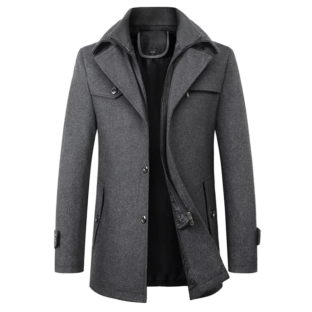 Manteau homme gris élégant, style classique, col montant, boutons et poches, idéal pour l'hiver. Mode masculine, vêtement chaud, tendance.