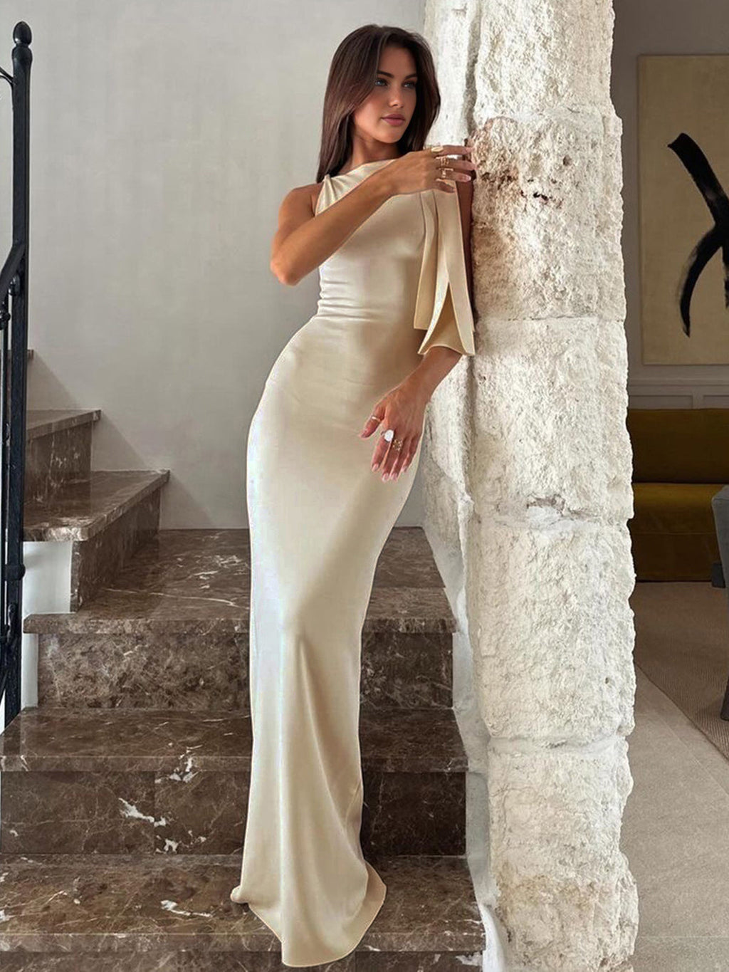 Maxi-robe élégante d'automne | Détail d'épaule | Silhouette ajustée