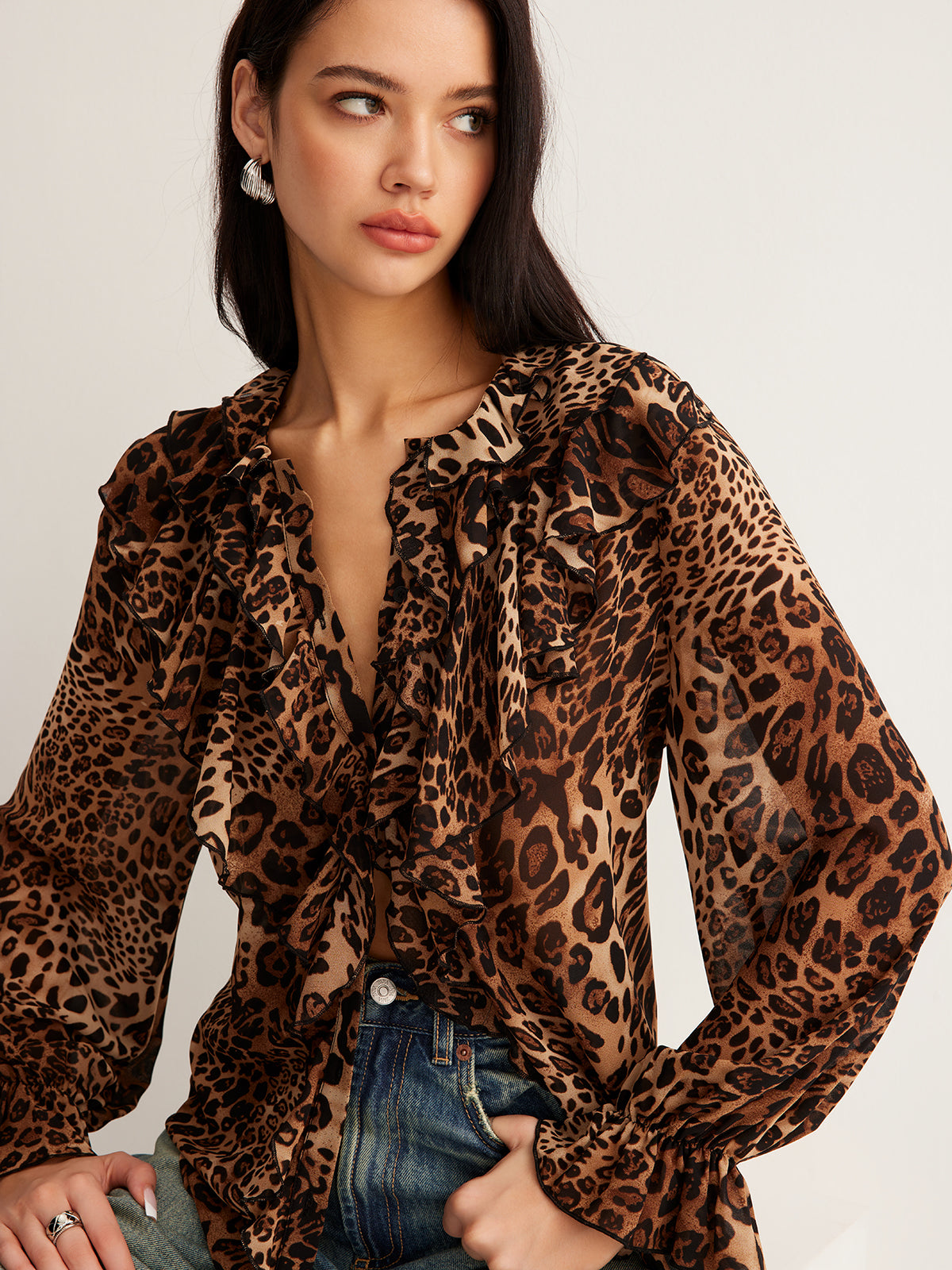 Chemisier chic imprimé léopard safari – Haut en mousseline à manches longues et col à volants pour femme