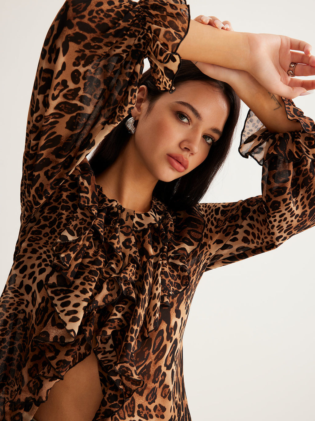Chemisier chic imprimé léopard safari – Haut en mousseline à manches longues et col à volants pour femme