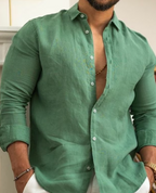 Chemise en lin vert pour homme, manches longues, col ouvert, style décontracté, idéale pour l'été. Mode masculine élégante et tendance.
