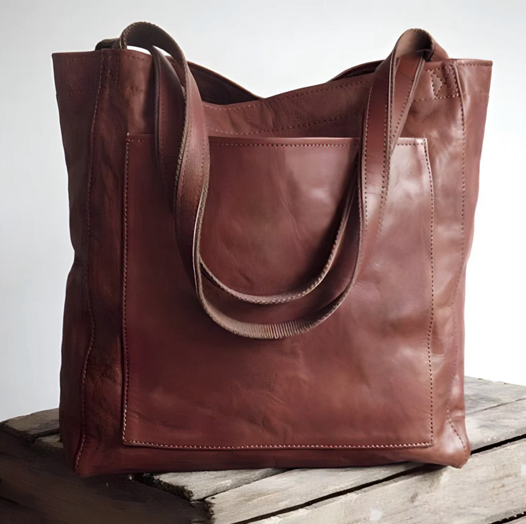 Sac cabas en cuir marron sur fond neutre, design élégant et minimaliste, idéal pour la mode et le shopping. Accessoire tendance et pratique.