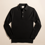 Polo noir en laine mérinos, manches longues, col classique, trois boutons, élégant et moderne, idéal pour un look chic et décontracté.