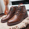 Chaussures de randonnée en cuir marron pour hommes, style robuste, semelle crantée, intérieur confortable, idéales pour l'hiver et les activités extérieures.