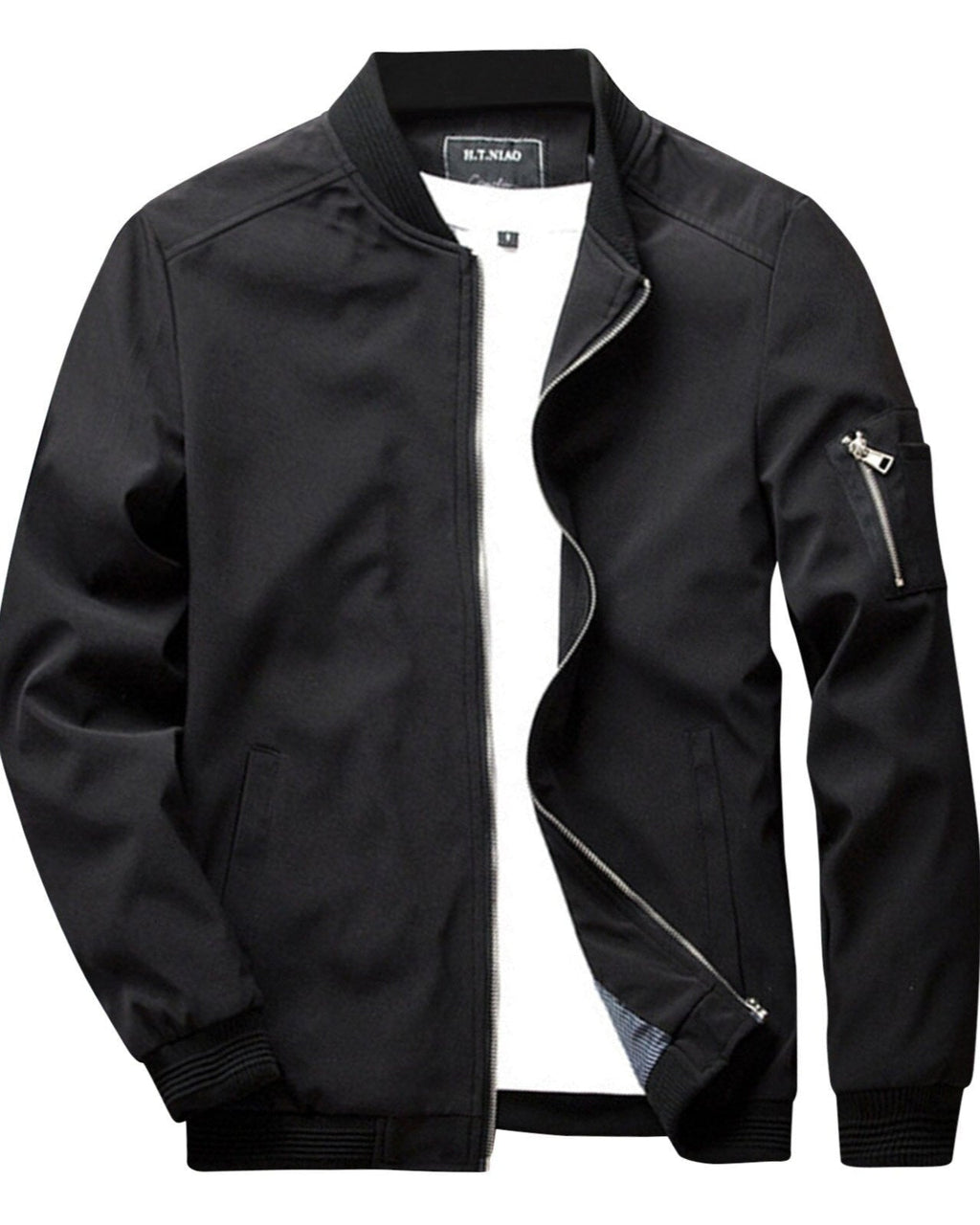 Veste bomber noire pour homme avec fermeture éclair, poche zippée sur la manche, col côtelé, style décontracté et moderne.