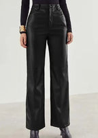 Pantalon large en cuir noir pour femme, taille haute, style moderne. Mode élégante, tendance automne-hiver, idéal pour tenues chic et décontractées.