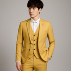 Homme en costume jaune élégant, chemise blanche, posant sur fond neutre. Mode masculine, style moderne, tenue formelle, costume tendance.