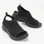 Sandales noires en maille respirante avec semelle épaisse, design moderne et confortable, idéales pour l'été. Chaussures légères et stylées.