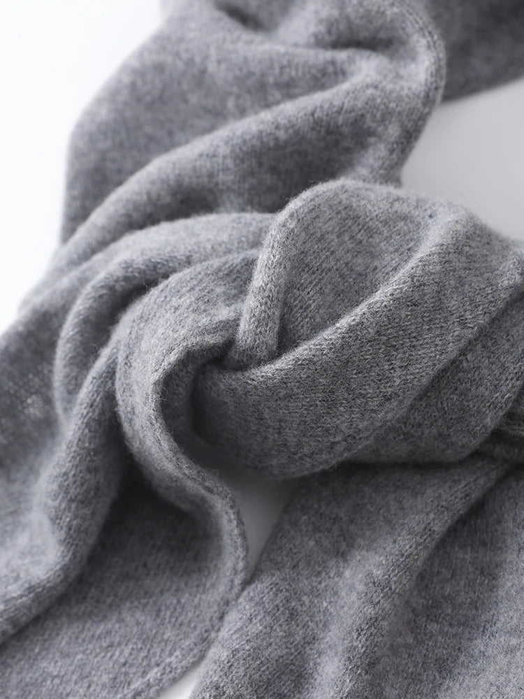 Elegant 100% wool triangular scarf - Warm and stylish for autumn and winter
