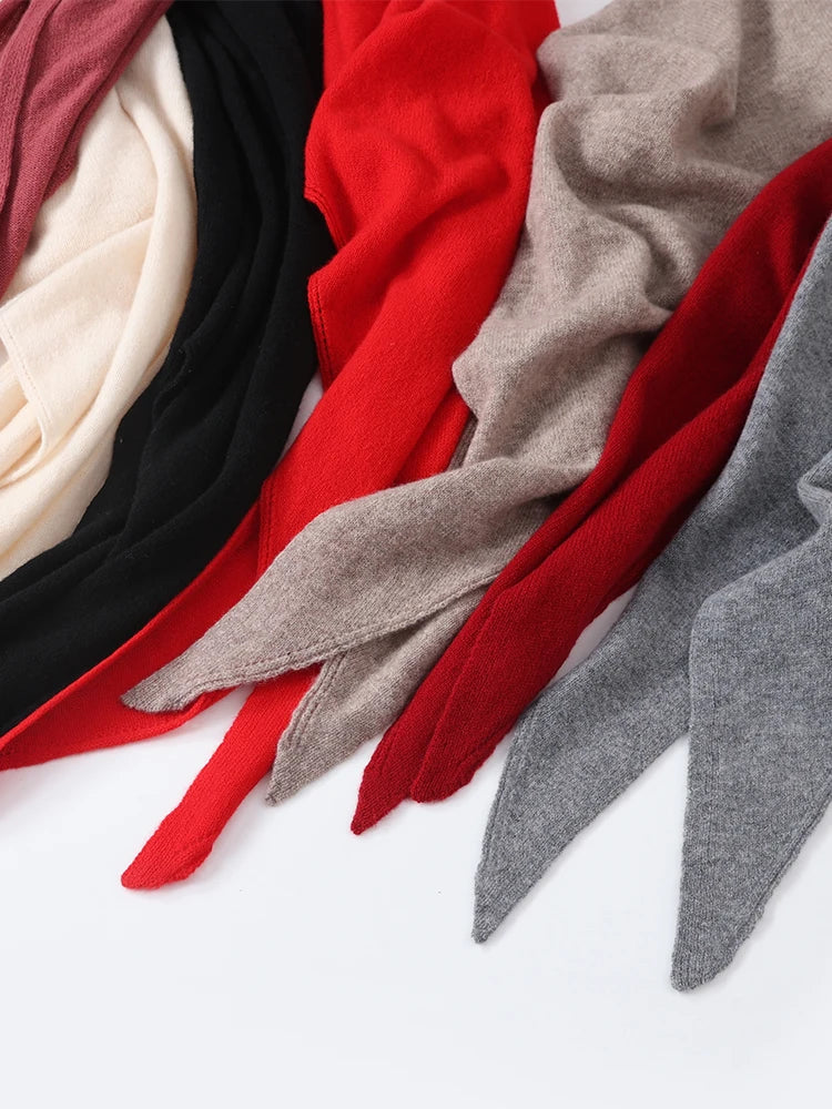 Elegant 100% wool triangular scarf - Warm and stylish for autumn and winter