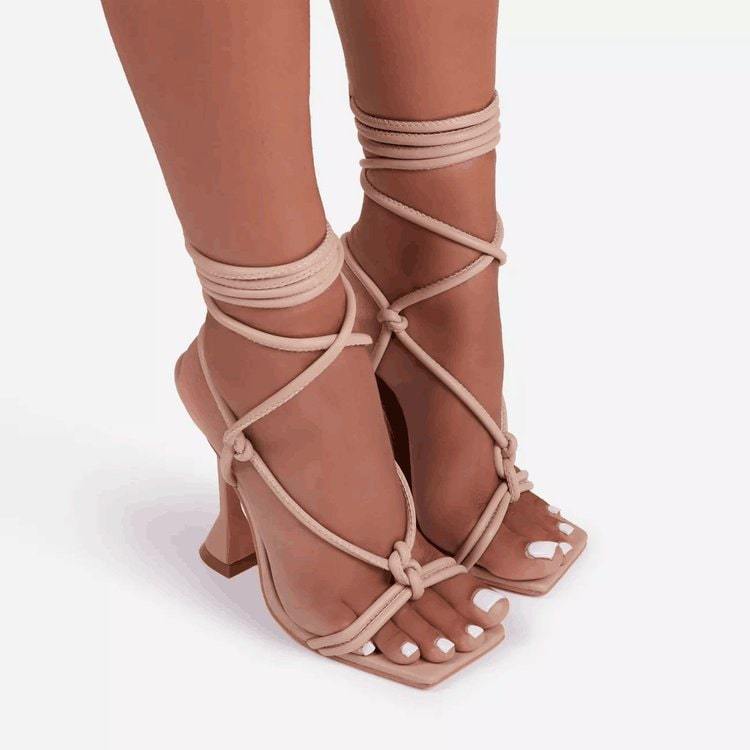 Talon haut à bride lacet