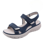 Sandale de marche bleue pour femme avec semelle antidérapante, fermeture velcro, design ergonomique, idéale pour randonnée et confort quotidien.