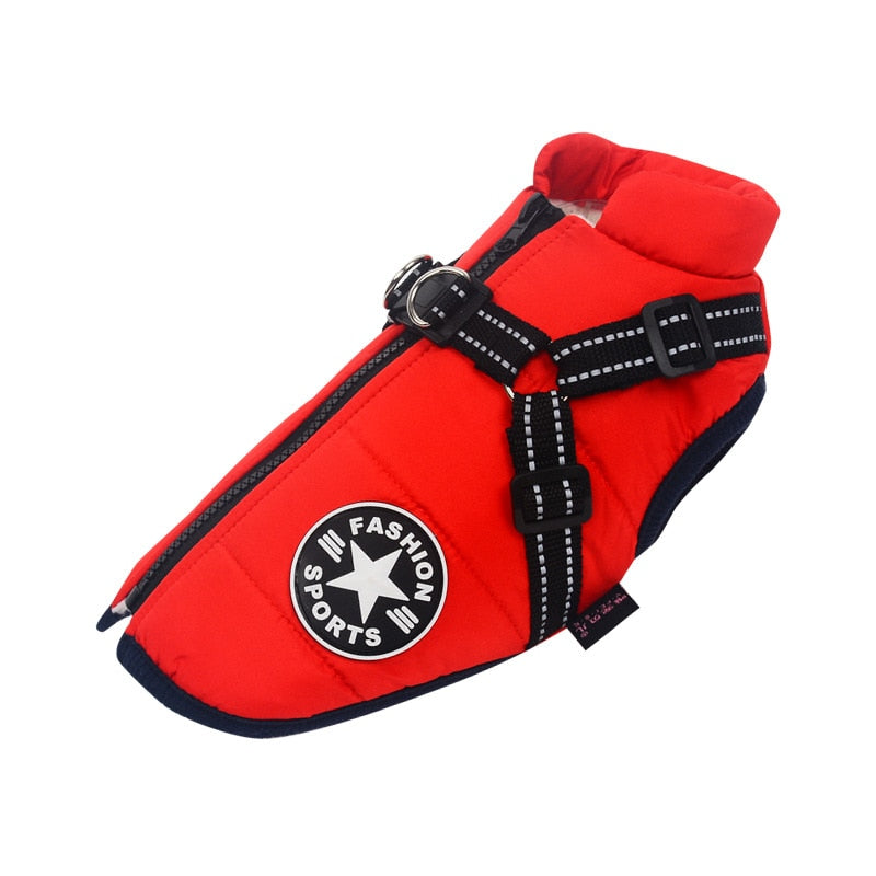 Veste pour chien rouge avec harnais intégré, logo "Fashion Sports", fermeture éclair, idéale pour l'hiver. Accessoire mode pour animaux.