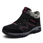 Chaussure de randonnée noire pour femme avec doublure en fourrure, semelle antidérapante, détails roses, idéale pour l'hiver et les activités extérieures.