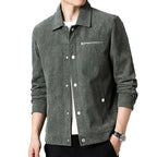Veste en velours côtelé vert pour homme, style décontracté, avec boutons-pression et poche zippée, idéale pour la mode automne-hiver.