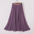 Jupe longue plissée violette en mousseline, élégante et fluide, idéale pour un look chic et décontracté. Mode féminine tendance.