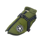 Veste pour chien verte avec harnais intégré, fermeture éclair, patch "Fashion Sports", idéale pour l'hiver. Accessoire pour animaux tendance.