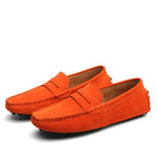Mocassins en daim orange vif pour homme, style décontracté, semelle antidérapante, idéals pour l'été et la mode urbaine.