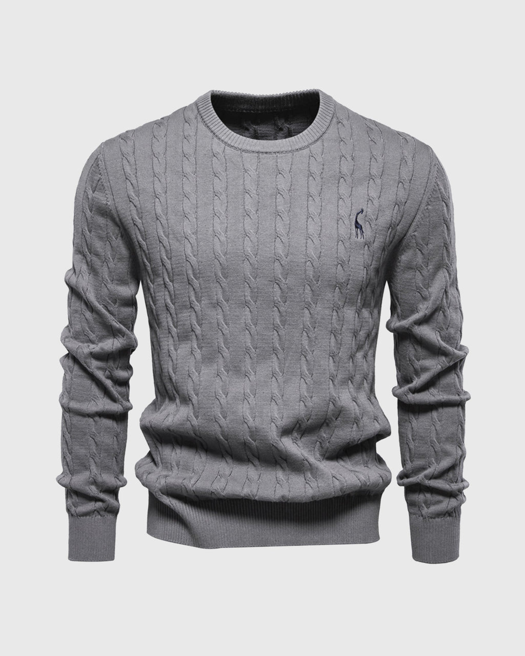 Pull gris en maille torsadée, col rond, manches longues, logo brodé. Mode homme élégante, vêtement hiver, style classique et intemporel.