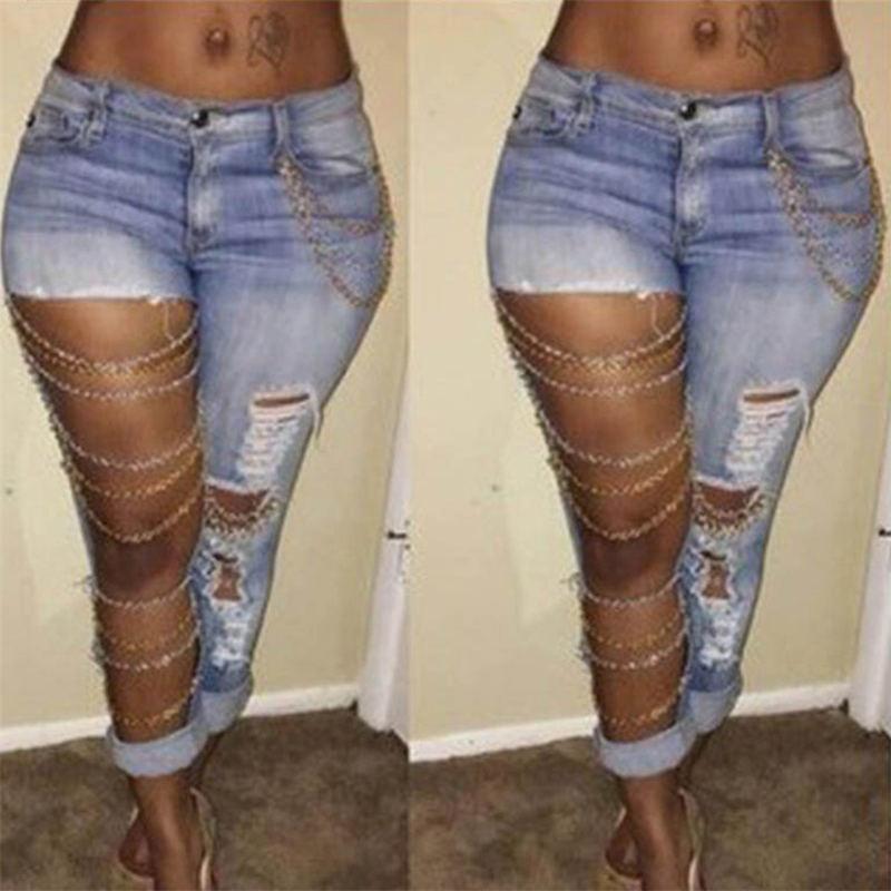 Distressed skinny jeans with chain