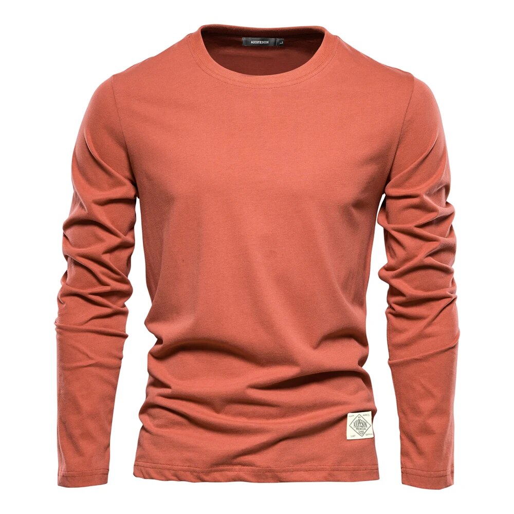 T-shirt à manches longues en coton rouge brique pour homme, col rond, style décontracté, idéal pour l'automne et l'hiver, mode masculine tendance.