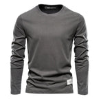 T-shirt gris à manches longues pour homme, coupe ajustée, col rond, style décontracté, idéal pour mode automne-hiver, tissu confortable.