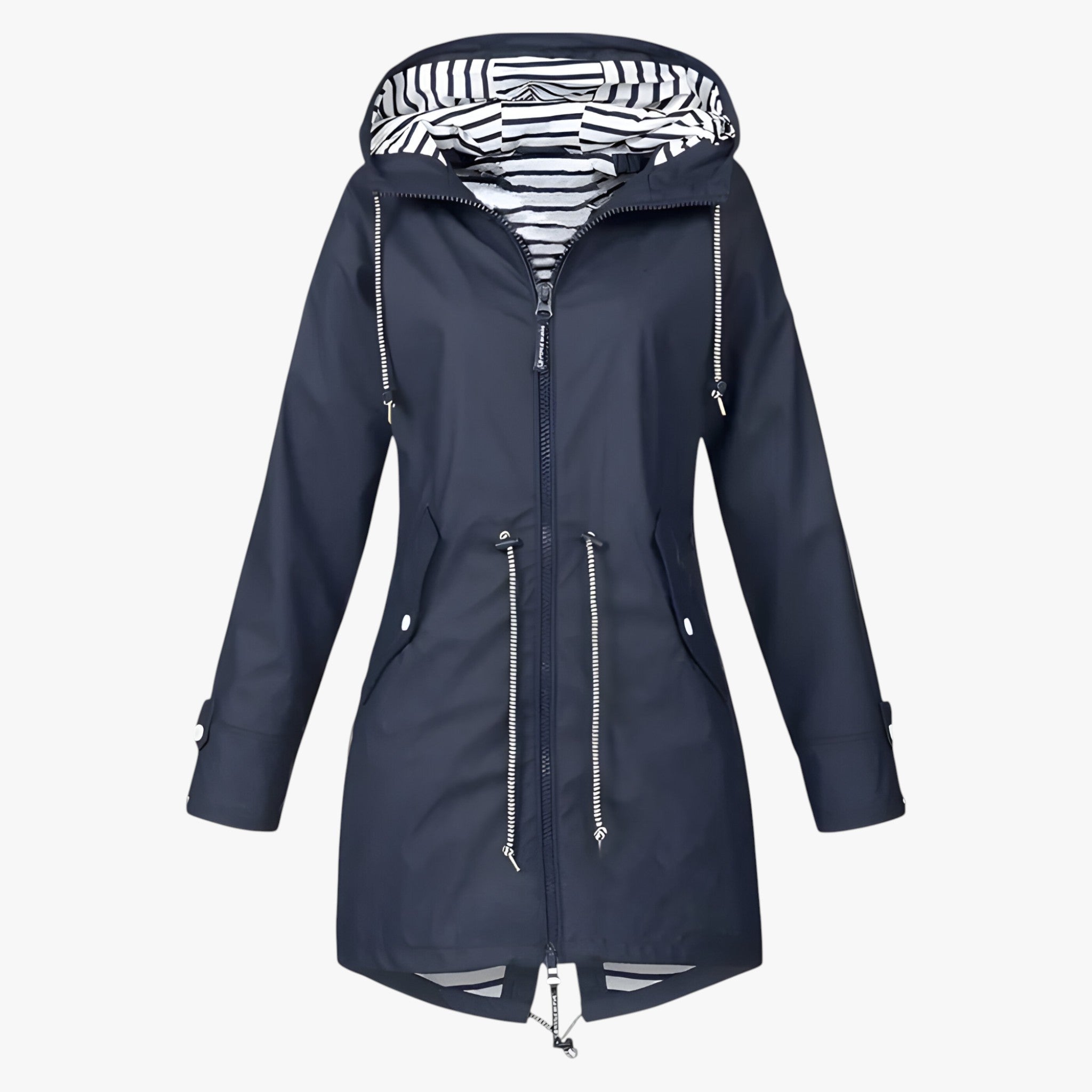 Veste imperméable femme bleu marine avec capuche rayée, cordons ajustables et fermeture éclair. Mode pluie élégante et fonctionnelle.