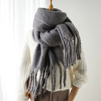 Echarpe de luxe en cachemire pour dames avec gros pompons pour le style et le confort en hiver