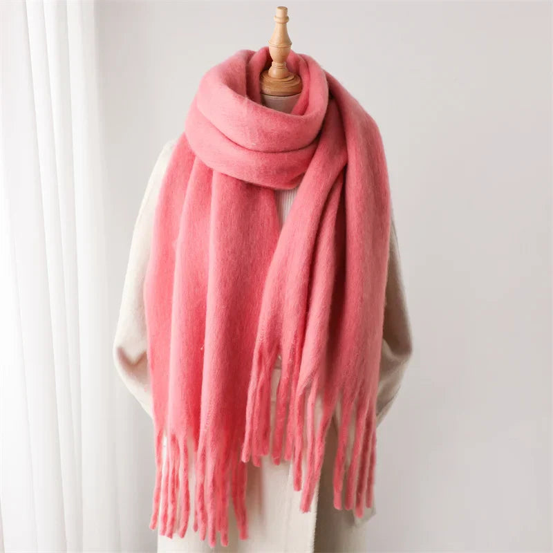 Echarpe de luxe en cachemire pour dames avec gros pompons pour le style et le confort en hiver