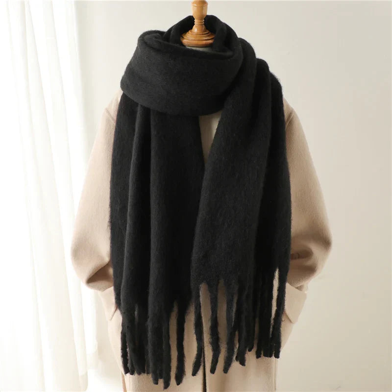 Echarpe de luxe en cachemire pour dames avec gros pompons pour le style et le confort en hiver