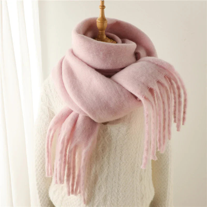 Echarpe de luxe en cachemire pour dames avec gros pompons pour le style et le confort en hiver