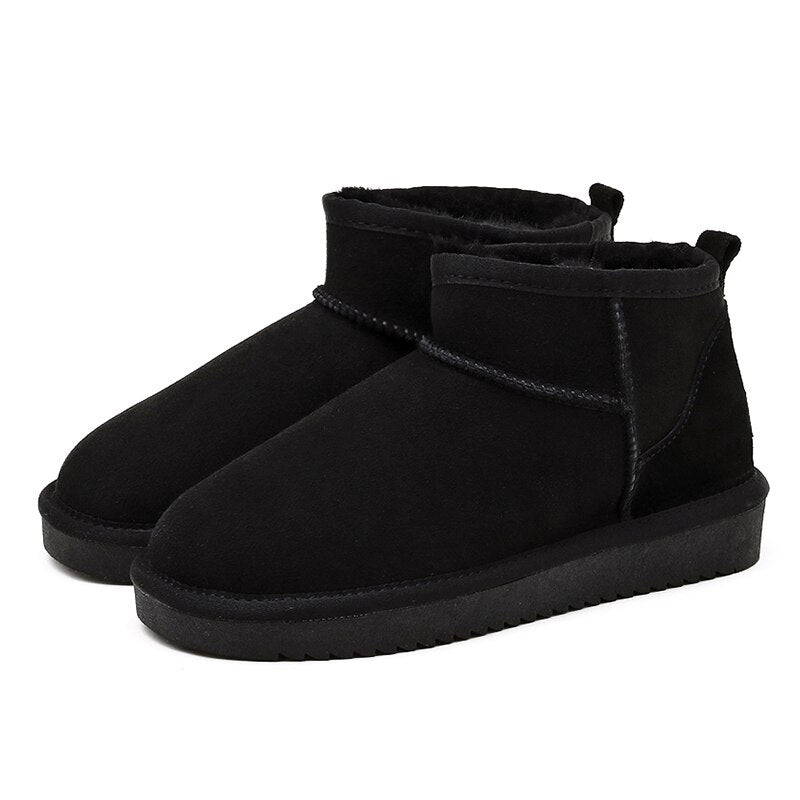 Bottes en daim noir pour femme, style UGG, semelle épaisse antidérapante, doublure chaude en fourrure synthétique, mode hiver confortable.