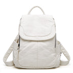 Sac à dos blanc élégant en cuir, design moderne avec poches latérales zippées, idéal pour la mode urbaine et le voyage. Accessoire tendance.