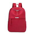 Sac à dos rouge élégant avec fermeture éclair, poches multiples et bretelles ajustables. Idéal pour école, voyage ou usage quotidien.