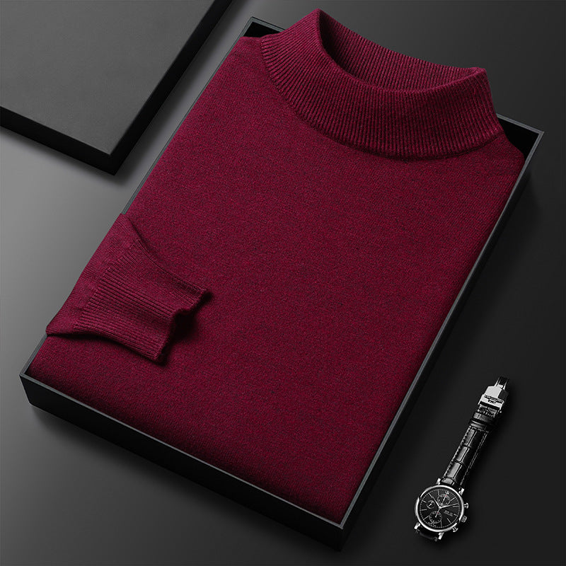Pull bordeaux en laine plié dans une boîte noire, accompagné d'une montre-bracelet élégante. Mode homme, vêtements d'hiver, accessoires de luxe.