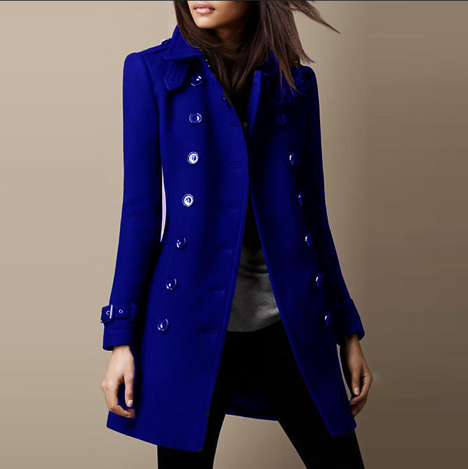 Manteau bleu marine femme élégant, double boutonnage, col à revers, manches longues, style automne-hiver, mode chic et moderne.