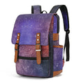 Sac à dos violet galaxie avec bretelles réglables, poches latérales et fermetures à boucle. Design étoilé, idéal pour école ou voyage.