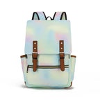 Sac à dos holographique multicolore avec poches latérales, fermetures à boucle et zip. Accessoire tendance pour école ou voyage.