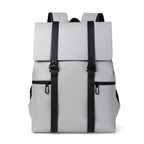 Sac à dos gris moderne avec bretelles noires, poches zippées, design minimaliste. Idéal pour école, travail, voyage. Accessoire tendance et pratique.