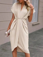 Robe beige élégante pour femme, coupe portefeuille, manches courtes, col en V, tenue chic pour soirée ou événement formel, mode féminine tendance.