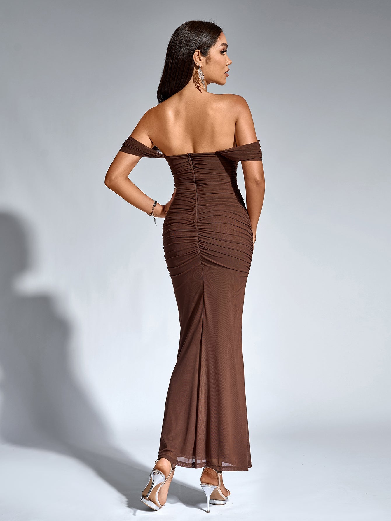 Robe longue moulante à épaules dénudées – Fronces et ourlet sirène | Robe de soirée extensible
