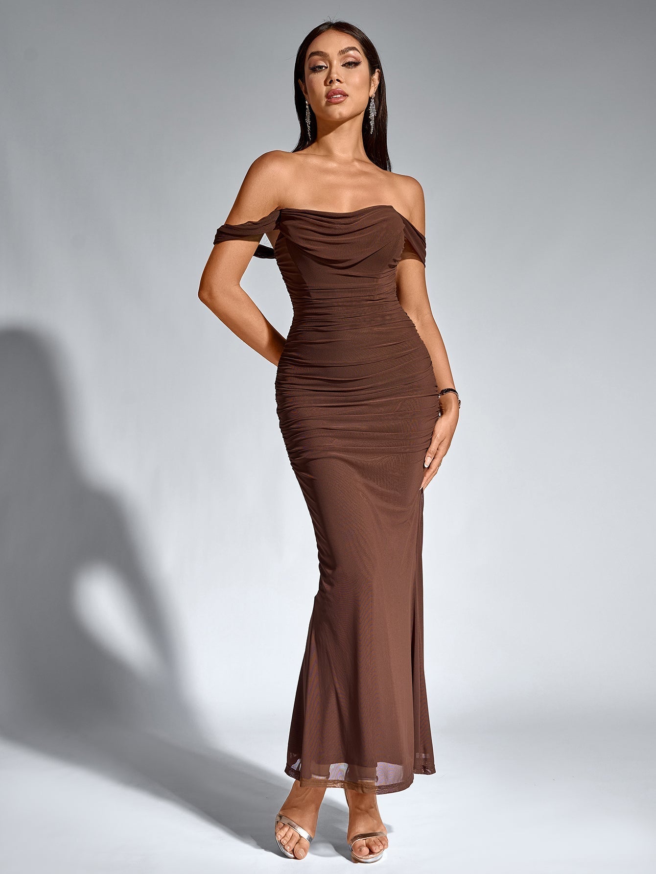 Robe longue moulante à épaules dénudées – Fronces et ourlet sirène | Robe de soirée extensible