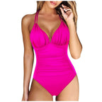 Femme en maillot de bain une pièce rose vif, design élégant avec bretelles fines, idéal pour plage et piscine. Mode été tendance.
