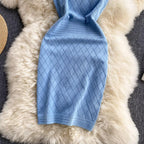 Robe courte moulante col rond sans manches à bouton latéral